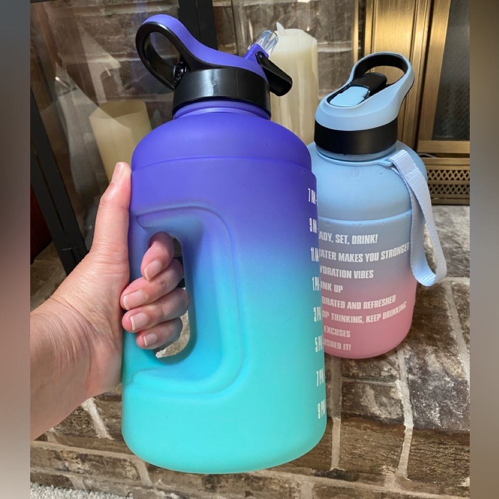 Tracking Gradient Hydration Water Bottle Set - Blue and Pink - Picture 3 of 6